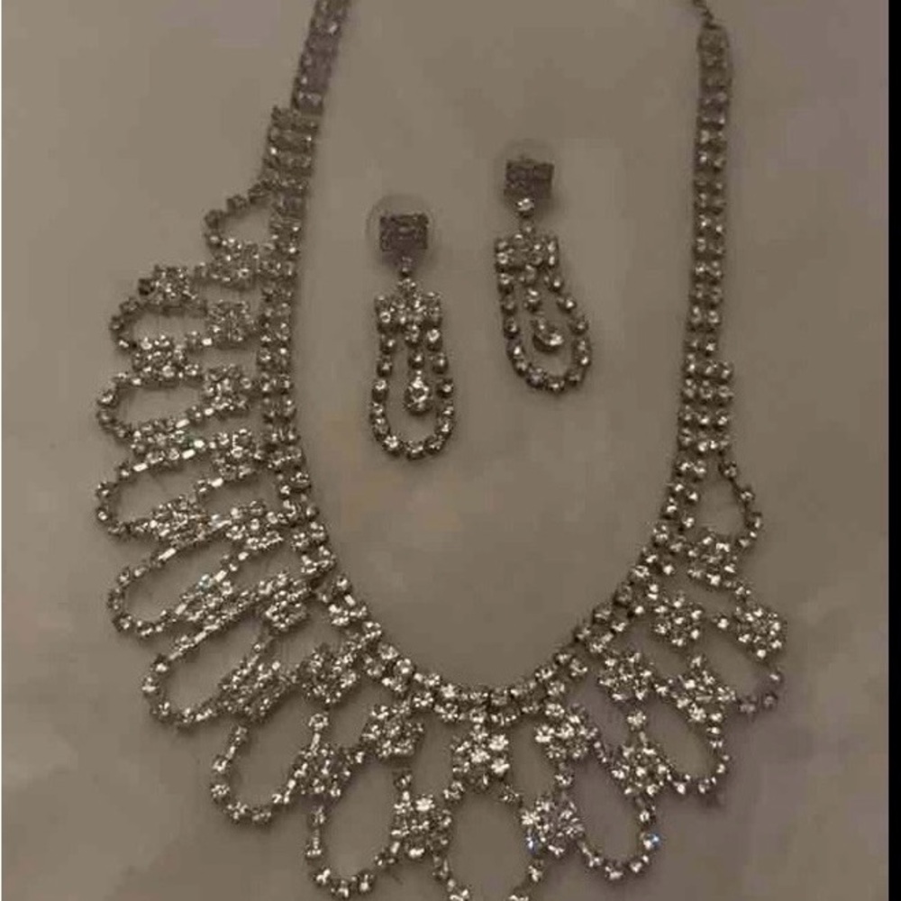 Elegant Silver Necklace and Earring Set